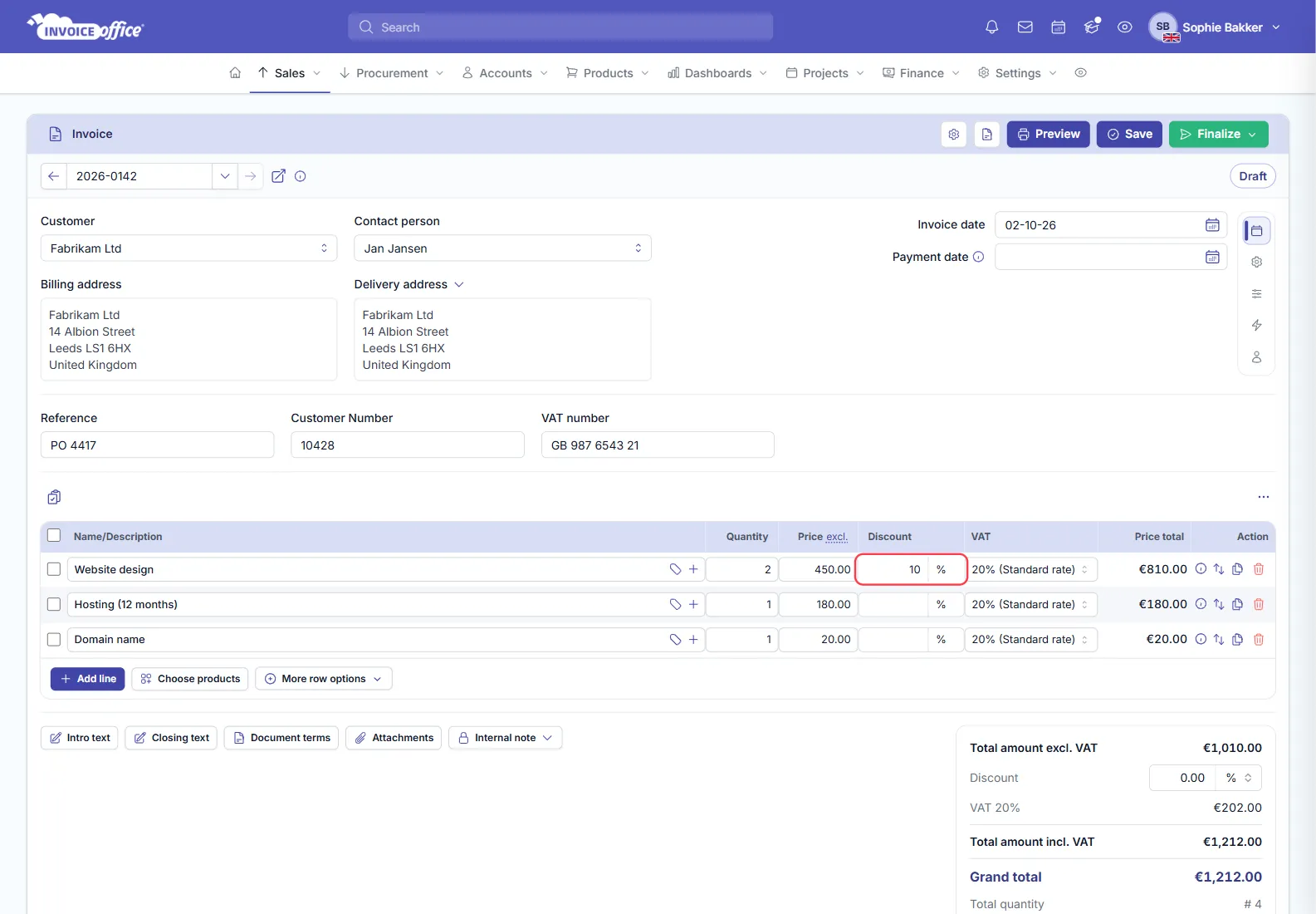 An Invoice Office invoice with the Discount column switched on and 10 % entered on the Website design line, dropping its price total to €810.00 and the invoice total to €1,212.00; the line discount field is outlined in red